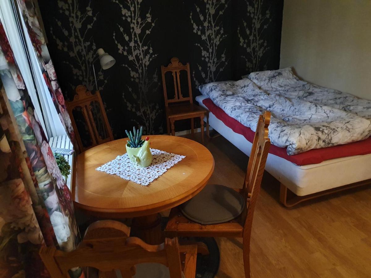 Lugnt Boende Intill Ljungbyan Ljungbyholm Esterno foto