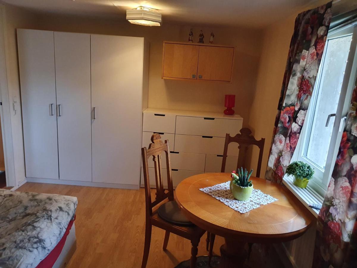 Lugnt Boende Intill Ljungbyan Ljungbyholm Esterno foto
